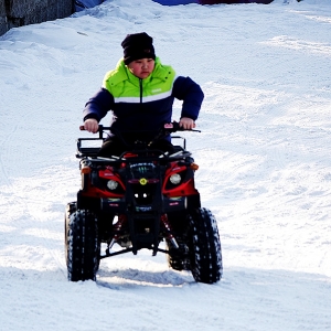 雪地摩托卡丁車