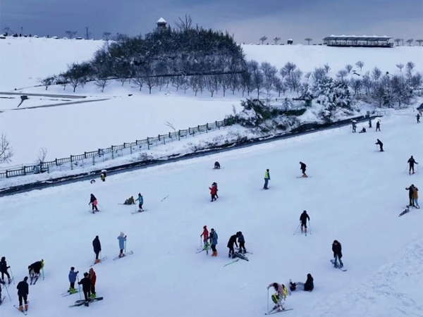 內(nèi)蒙古自治區(qū)呼和浩特市冰雪樂(lè)園