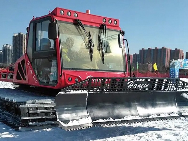 內(nèi)蒙古呼和浩特壓雪機(jī)
